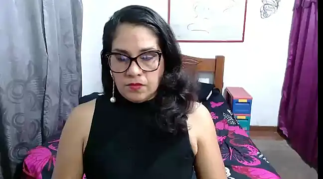 Mistresskloe01 online show from January 2025 12:35:01 PM