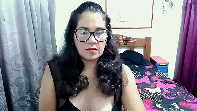 Mistresskloe01 online show from October 2025 12:13:01 PM
