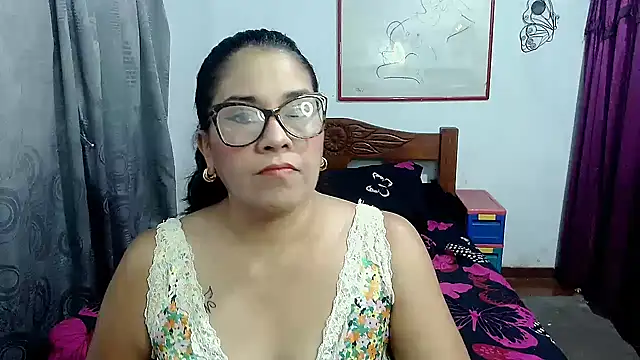 Mistresskloe01 online show from October 2025 12:50:02 PM