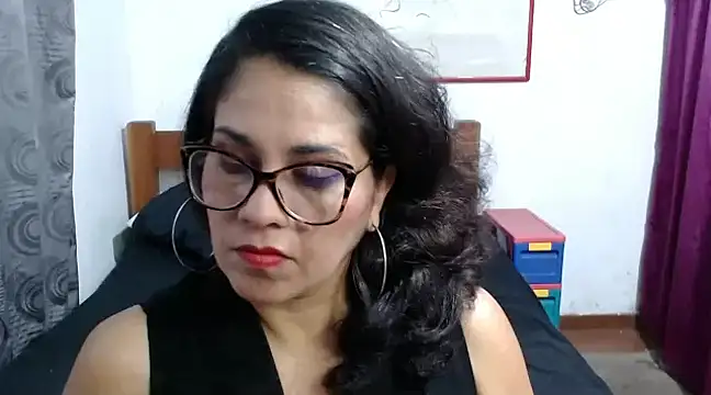 Mistresskloe01 online show from December 2024 01:01:02 PM