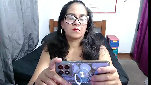 Mistresskloe01 online show from February 2025 12:47:01 PM