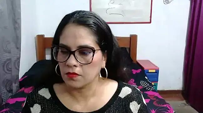 Mistresskloe01 online show from December 2024 12:40:01 PM