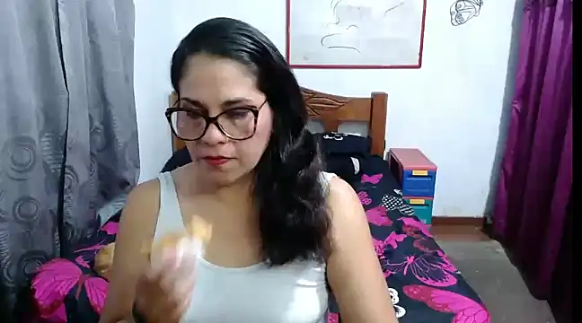 Mistresskloe01 online show from January 2025 12:31:01 PM