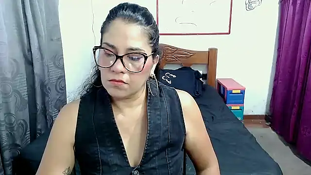 Mistresskloe01 online show from September 2025 12:27:02 PM