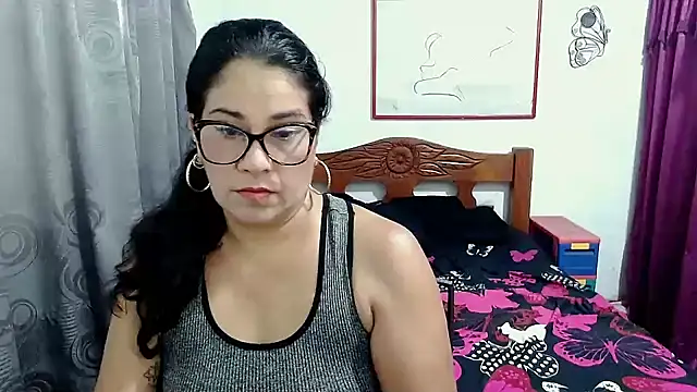 Mistresskloe01 online show from October 2025 12:39:02 PM