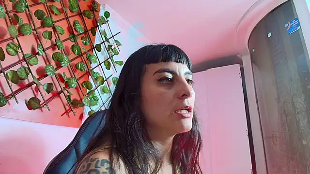 Naughty Kittenm online show from April 2026 05:30:01 PM