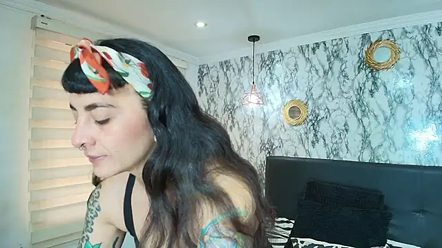 Naughty Kittenm online show from November 2025 11:37:01 AM