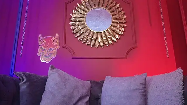 Julieta Russell online show from November 2025 12:31:01 PM