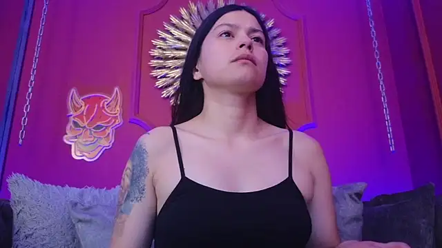 Julieta Russell online show from November 2025 12:05:01 PM