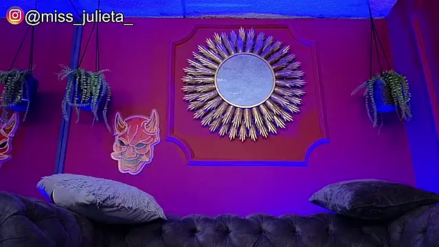 Julieta Russell online show from May 2026 11:41:02 AM