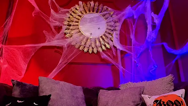 Julieta Russell online show from October 2025 12:29:02 PM