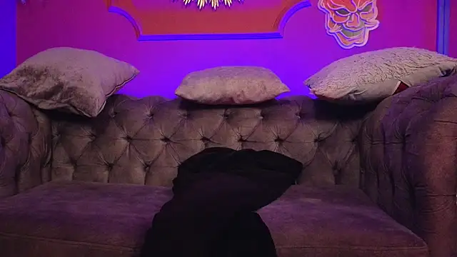 Julieta Russell online show from December 2025 11:27:01 AM