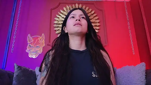 Julieta Russell online show from November 2025 12:42:02 PM