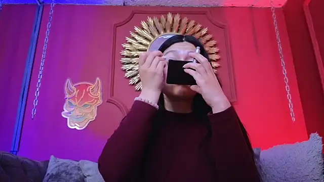 Julieta Russell online show from November 2025 12:20:01 PM