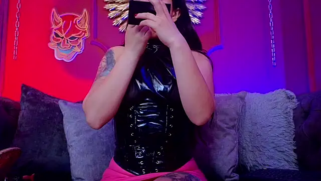 Julieta Russell online show from October 2025 01:01:02 PM