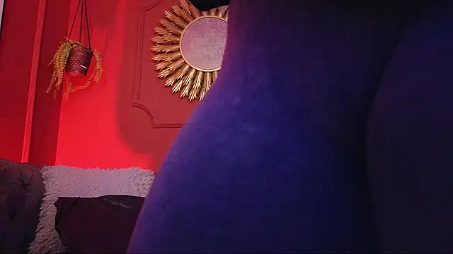 Julieta Russell online show from November 2025 12:21:01 PM