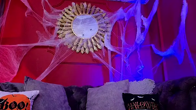 Julieta Russell online show from October 2025 12:24:02 PM