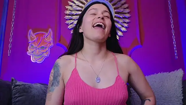 Julieta Russell online show from December 2025 12:15:01 PM