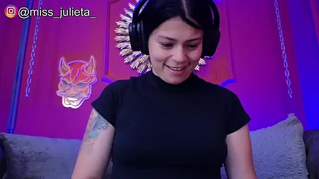 Julieta Russell online show from May 2026 12:12:01 PM