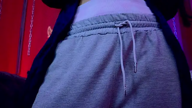 Julieta Russell online show from September 2025 12:01:02 PM