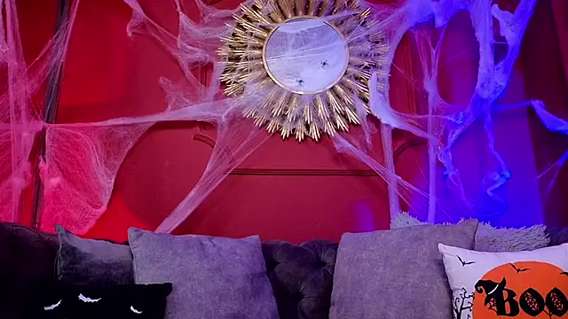 Julieta Russell online show from October 2025 01:30:01 PM