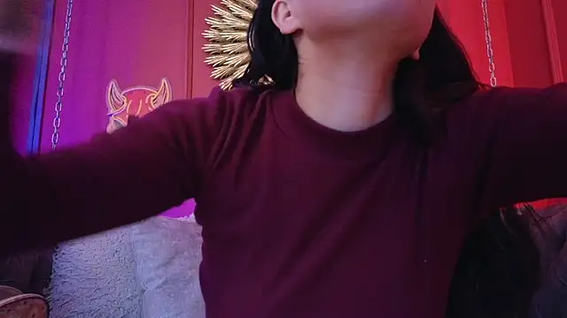 Julieta Russell online show from November 2025 12:20:01 PM