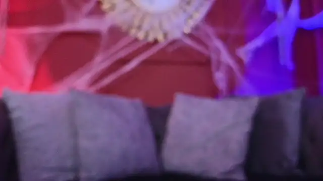 Julieta Russell online show from October 2025 12:17:01 PM