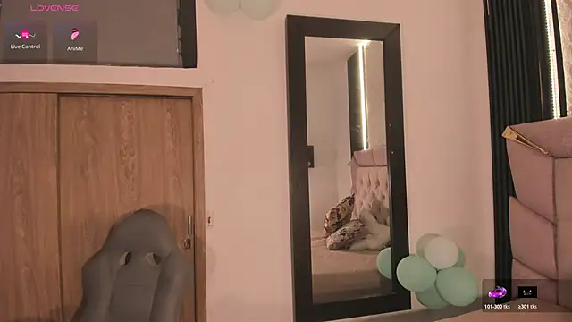 laurem-paulette online show from February 2026 07:05:01 PM