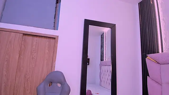 Snapshot of laurem-paulette chatting on October 2025 07:59:02 PM laurem-paulette online show from October 2025 07:59:02 PM