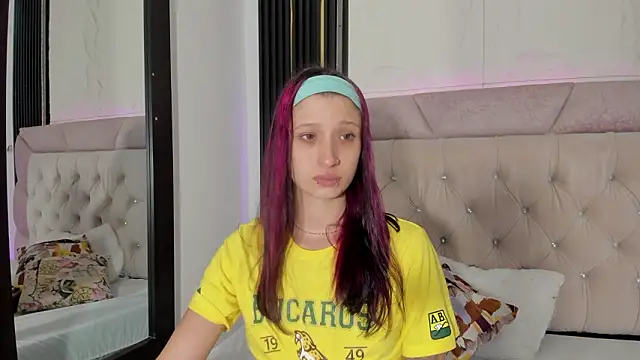 laurem-paulette online show from February 2026 07:10:02 PM