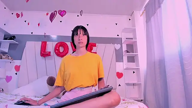 Snapshot of laurem-paulette chatting on February 2025 04:21:01 PM laurem-paulette online show from February 2025 04:21:01 PM