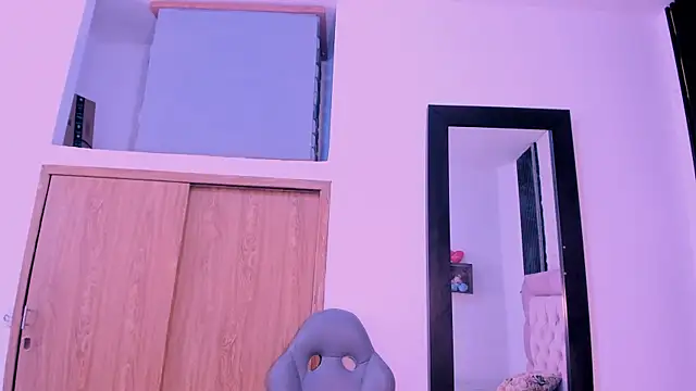 Snapshot of laurem-paulette chatting on October 2025 06:43:02 PM laurem-paulette online show from October 2025 06:43:02 PM