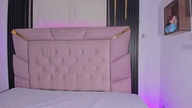 laurem-paulette online show from February 2026 06:52:02 PM