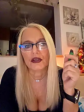 kikkastar online show from December 2025 09:03:02 PM