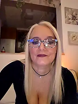 kikkastar online show from November 2025 08:53:02 PM