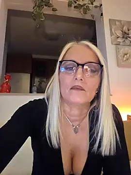 Snapshot of kikkastar chatting on February 2025 08:06:01 PM kikkastar online show from February 2025 08:06:01 PM