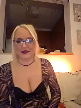 kikkastar online show from November 2025 09:04:01 PM