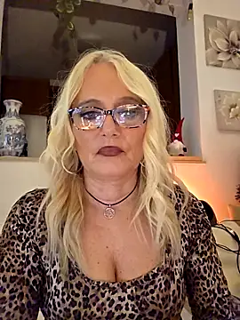 kikkastar online show from December 2025 09:17:01 PM