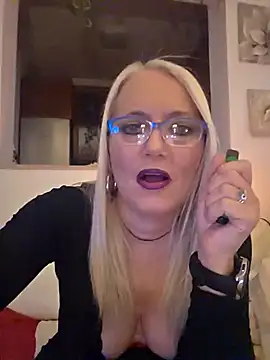 kikkastar online show from November 2025 08:53:01 PM