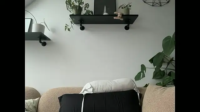 Snapshot of Mary_Wet chatting on December 2025 02:33:01 PM Mary Wet online show from December 2025 02:33:01 PM