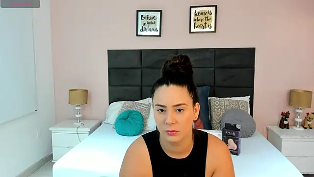 Snapshot of MadisonJenner chatting on November 2025 11:03:02 AM MadisonJenner online show from November 2025 11:03:02 AM