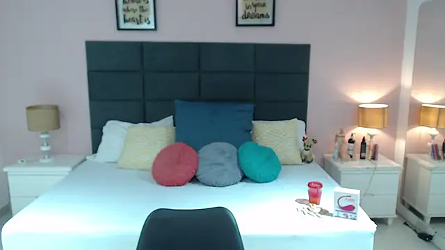 Snapshot of MadisonJenner chatting on March 2025 10:52:02 AM MadisonJenner online show from March 2025 10:52:02 AM