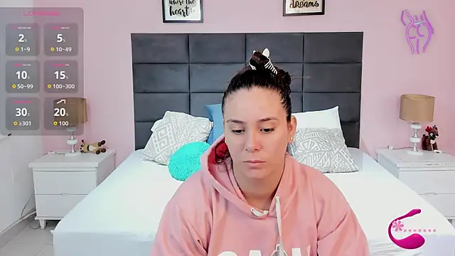 Snapshot of MadisonJenner chatting on October 2025 10:27:02 AM MadisonJenner online show from October 2025 10:27:02 AM