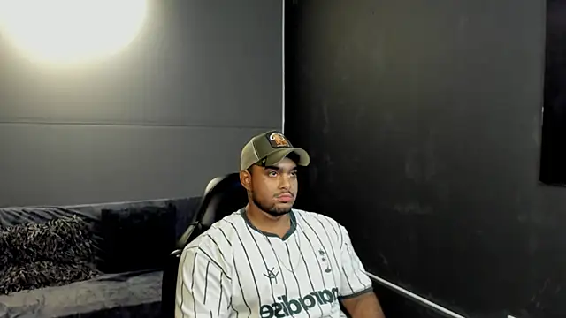 Big furry bear13 online show from November 2025 12:20:01 PM