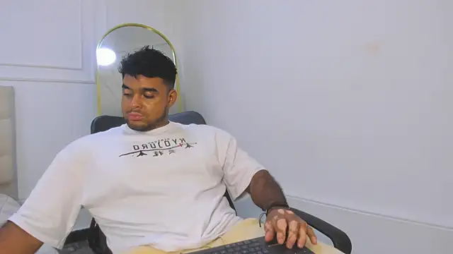 Big furry bear13 online show from February 2026 03:52:01 PM