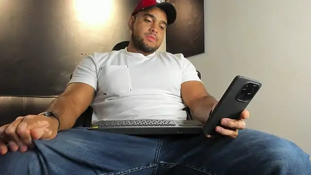 Big furry bear13 online show from June 2026 05:06:01 PM