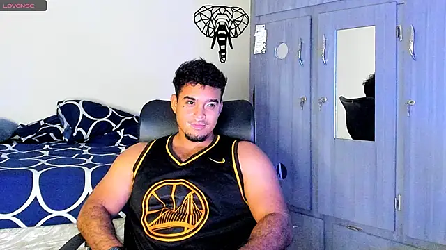 Big furry bear13 online show from February 2025 07:55:02 AM