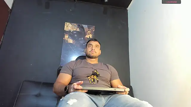 Snapshot of Big_furry_bear13 chatting on June 2026 06:53:02 AM Big furry bear13 online show from June 2026 06:53:02 AM