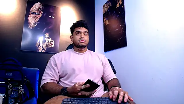 Big furry bear13 online show from December 2025 05:01:02 AM