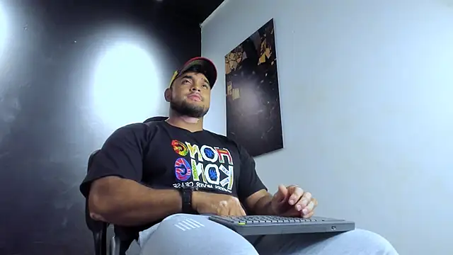 Big furry bear13 online show from May 2026 05:44:01 AM